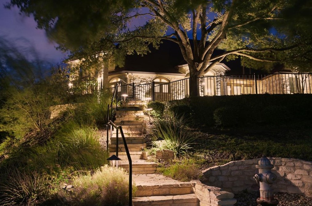 2800 Round Table Rd, Austin TX  78746-1804 exterior