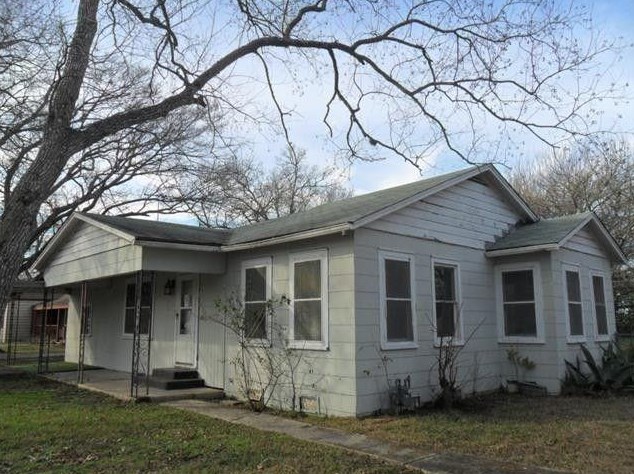 1409 W San Antonio St, Mendoza, TX 78644