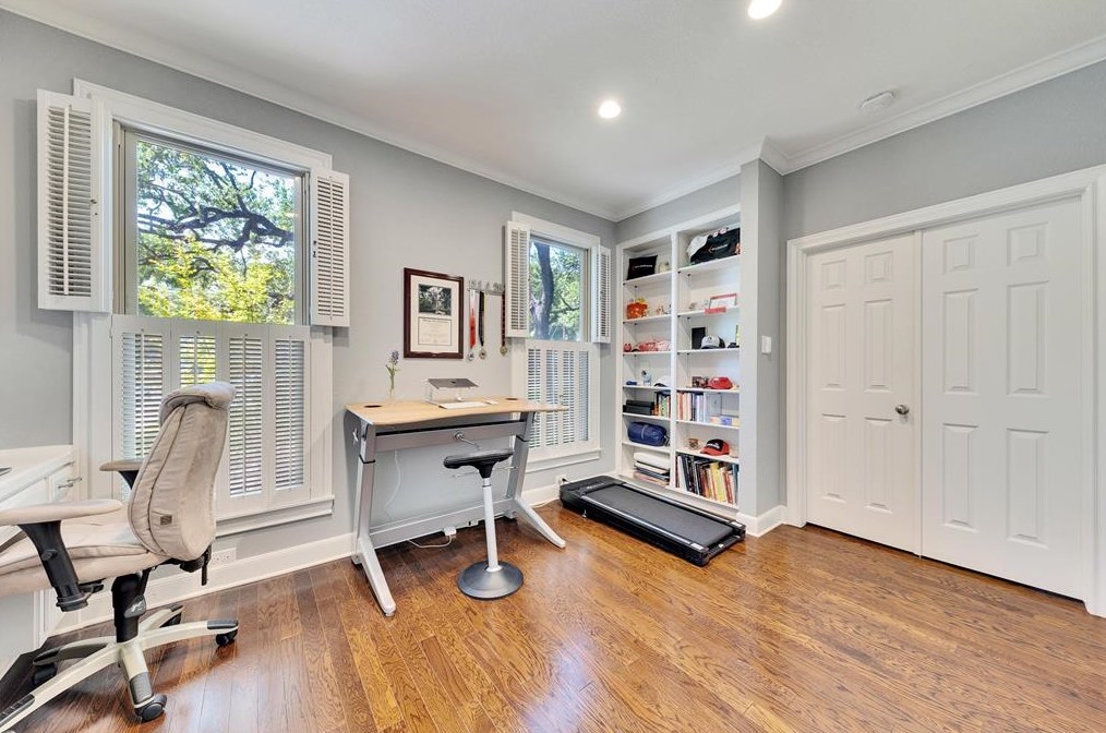 911 Ridgewood Rd, Austin TX  78746-5551 exterior