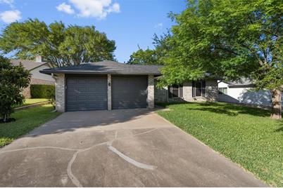 304 Skyloop Dr, Austin, TX 78745 - Photo 1