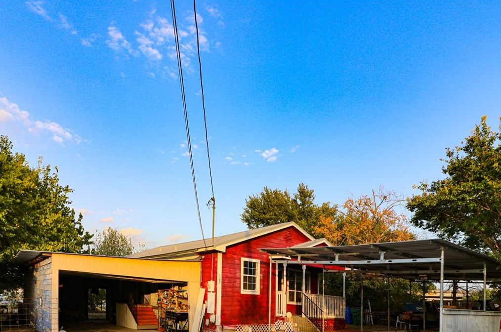 1107 Sturgis St, Taylor, TX 76574-4270