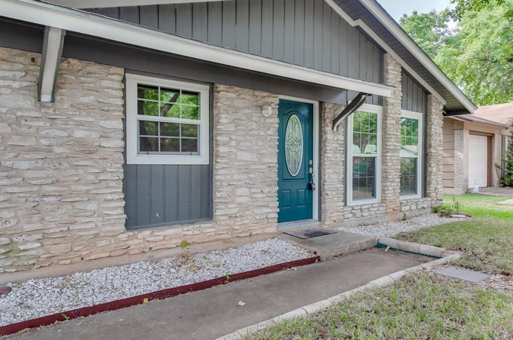 6511 Pevensey Dr, Austin TX  78745-3955 exterior