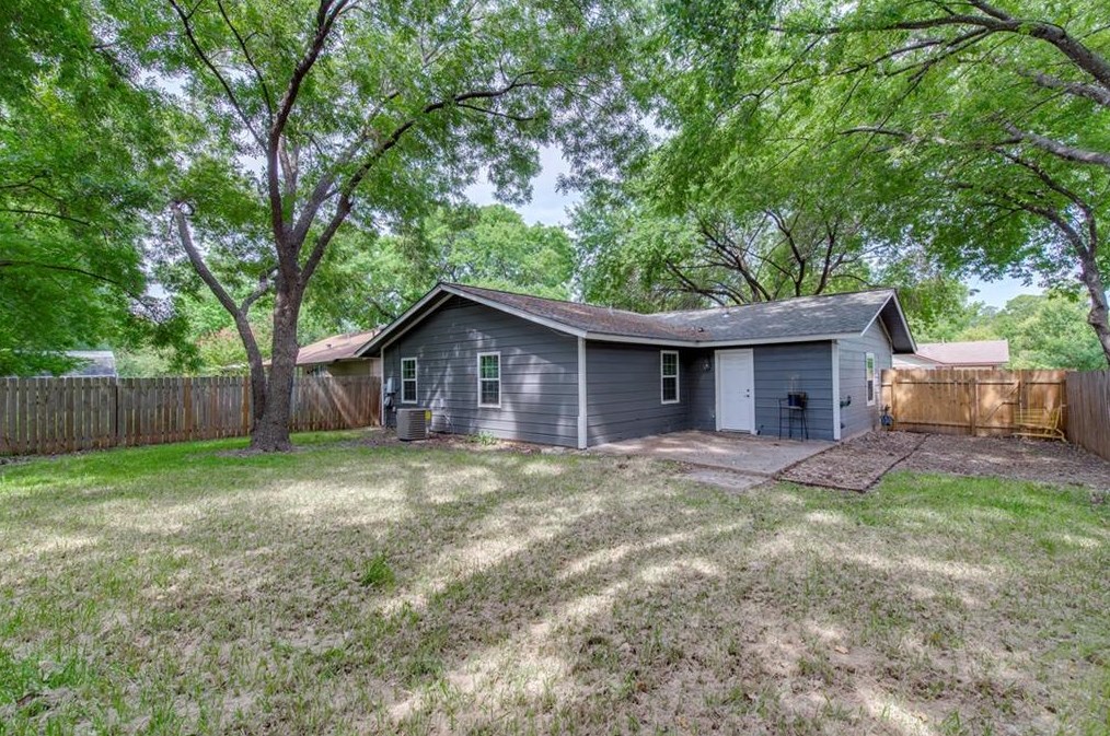 6511 Pevensey Dr, Austin TX  78745-3955 exterior