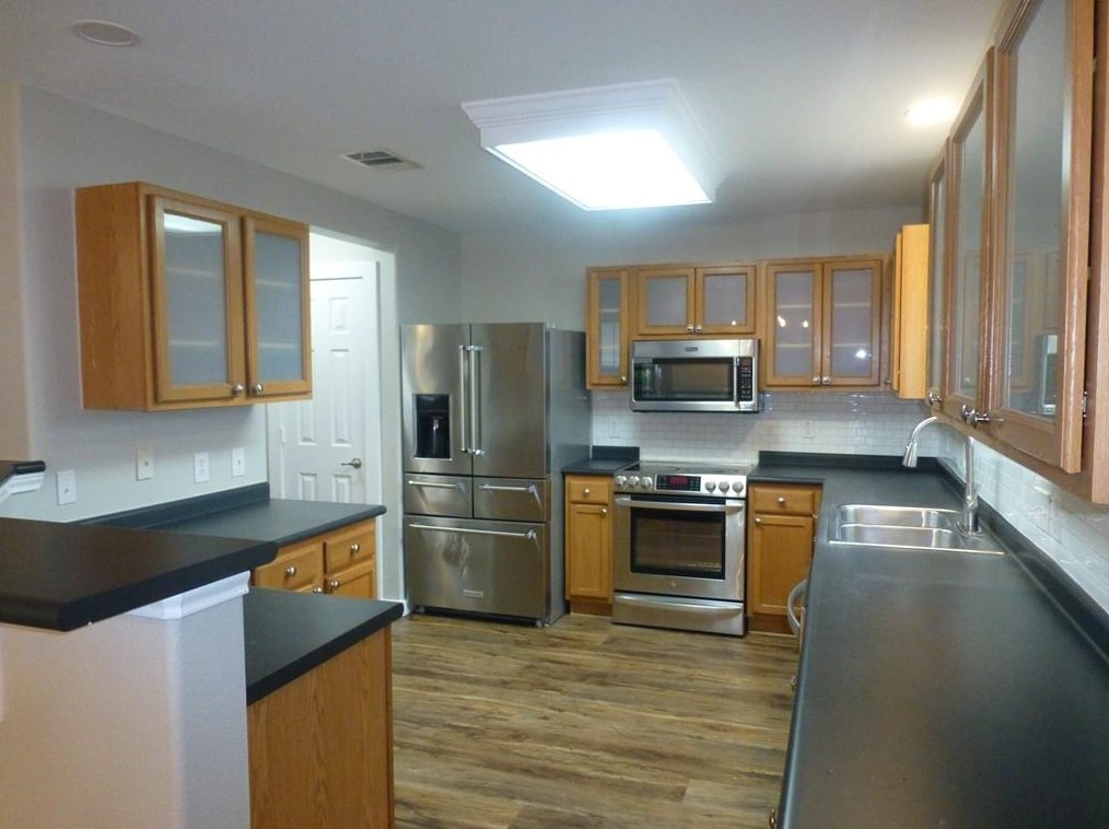 5513 Sunday Silence Dr, Del Valle, TX 78617