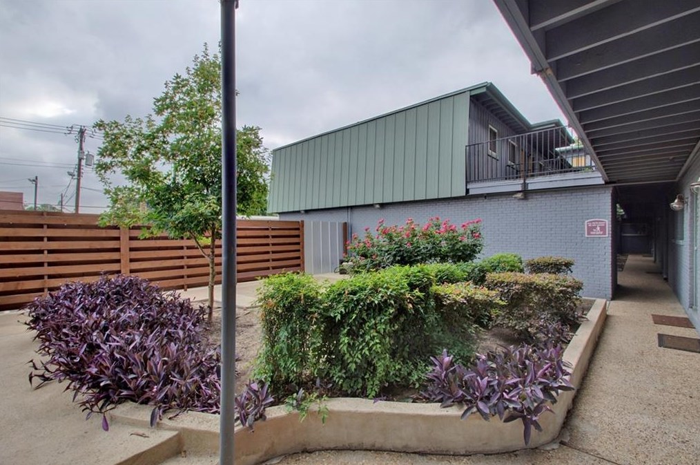 3815 Guadalupe St Apt 204, Austin, TX 78751