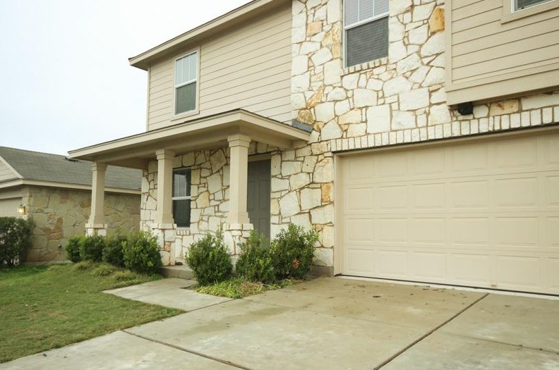 496 Nottingham Loop, Uhland, TX 78640