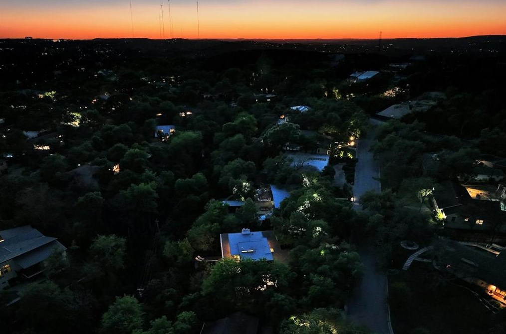 4607 Laurel Cyn Dr, Austin TX  78731-5206 exterior
