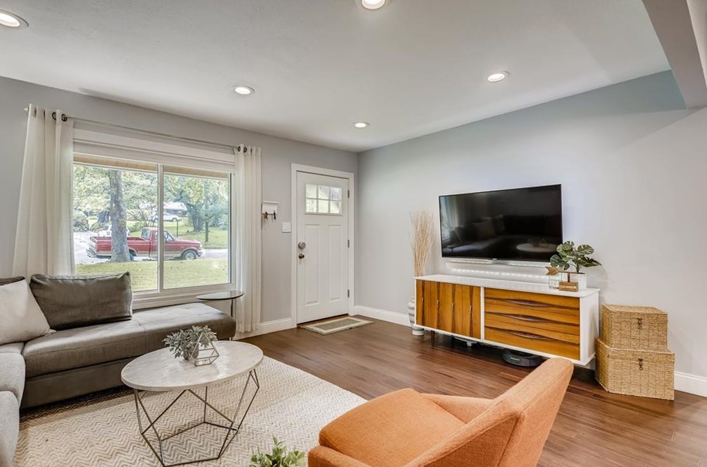 4916 Lansing Dr, Austin TX  78745-1748 exterior