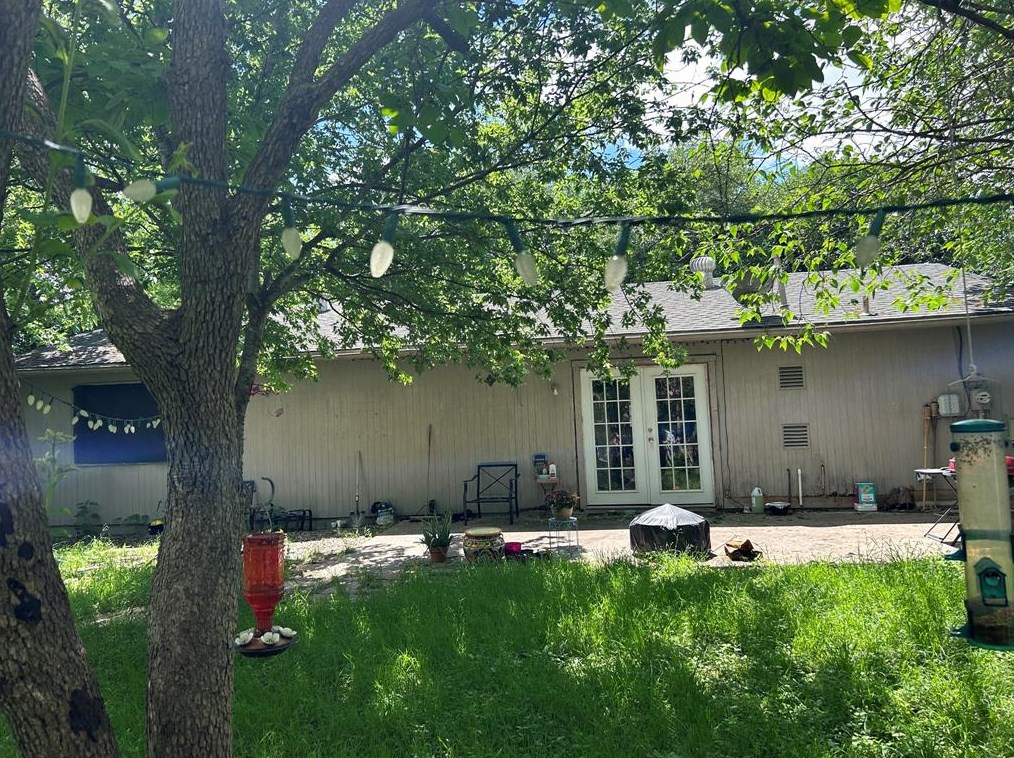 4504 Dovehill Dr, Austin TX  78744-4342 exterior