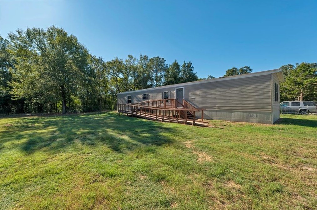 245 Overhill Rd, Calvin, TX 78602-6804