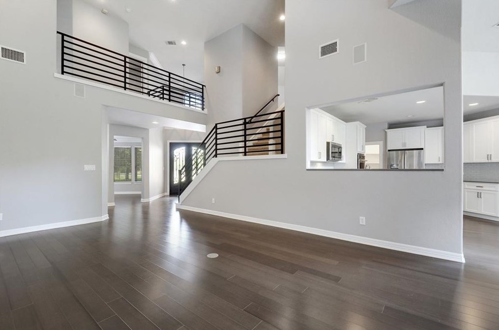 40 Lovegrass Ln, Austin TX  78745-2558 exterior