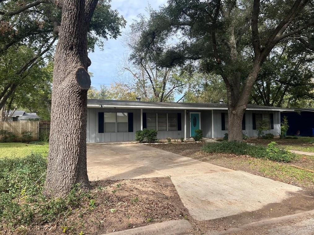 908 Gilmore St, Taylor, TX 76574
