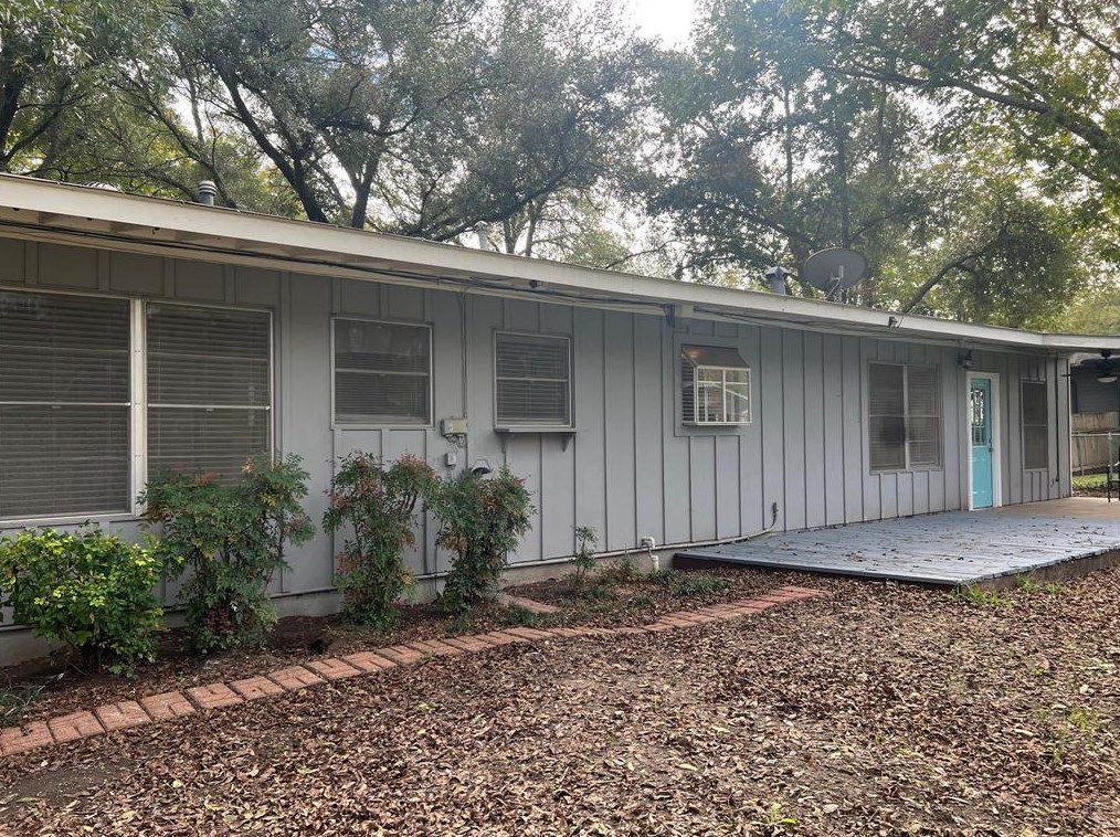 908 Gilmore St, Taylor TX  76574-1535 exterior