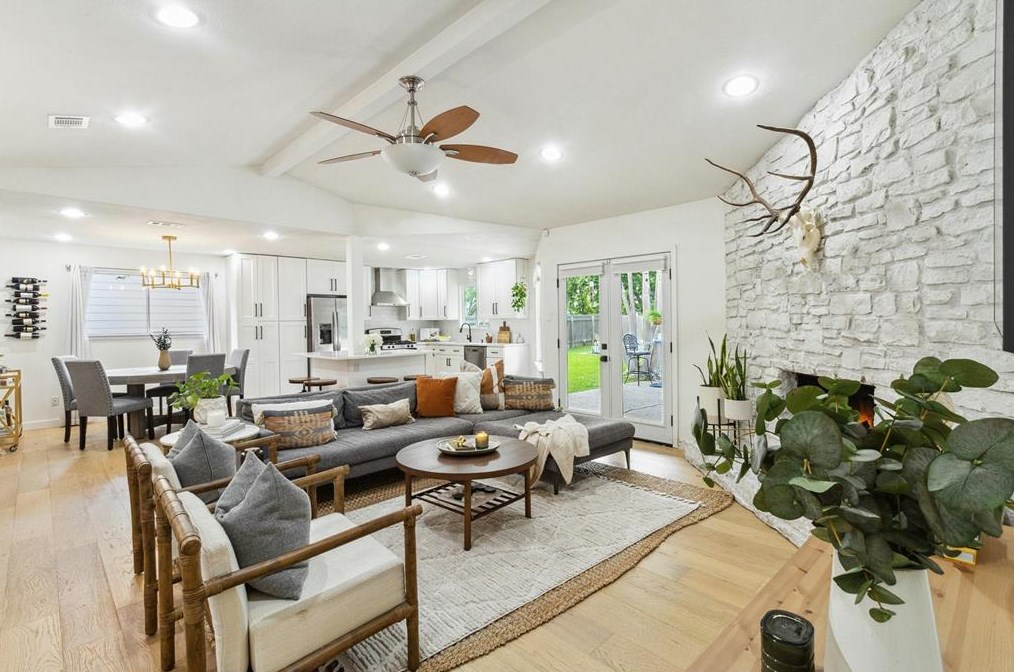 9307 Curlew Dr, Austin, TX 78748-5140