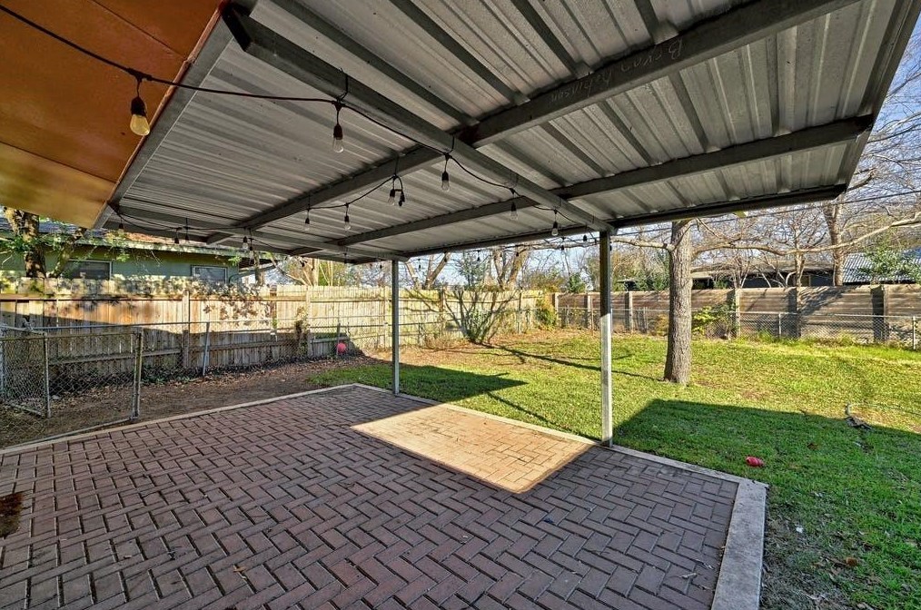 1304 Hillcrest Dr, Austin TX  78723-1848 exterior