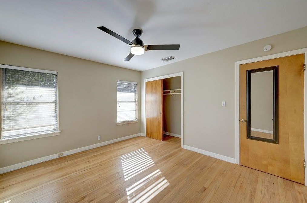 1304 Hillcrest Dr, Austin TX  78723-1847 exterior