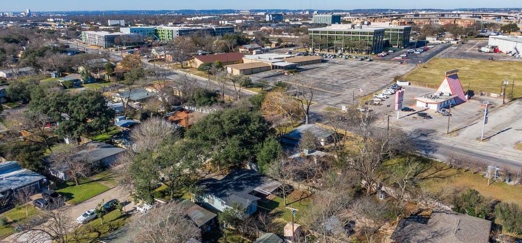 1304 Hillcrest Dr, Austin TX  78723-1847 exterior