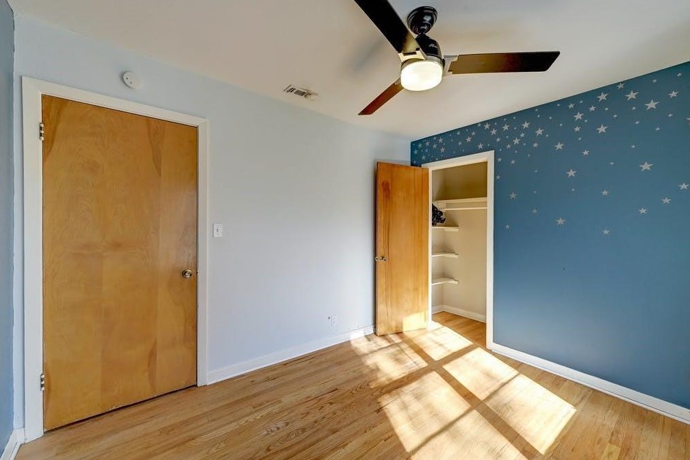 1304 Hillcrest Dr, Austin TX  78723-1847 exterior