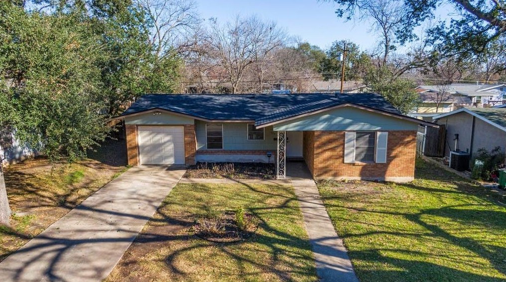 1304 Hillcrest Dr, Austin TX  78723-1847 exterior