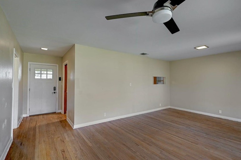 1304 Hillcrest Dr, Austin TX  78723-1847 exterior