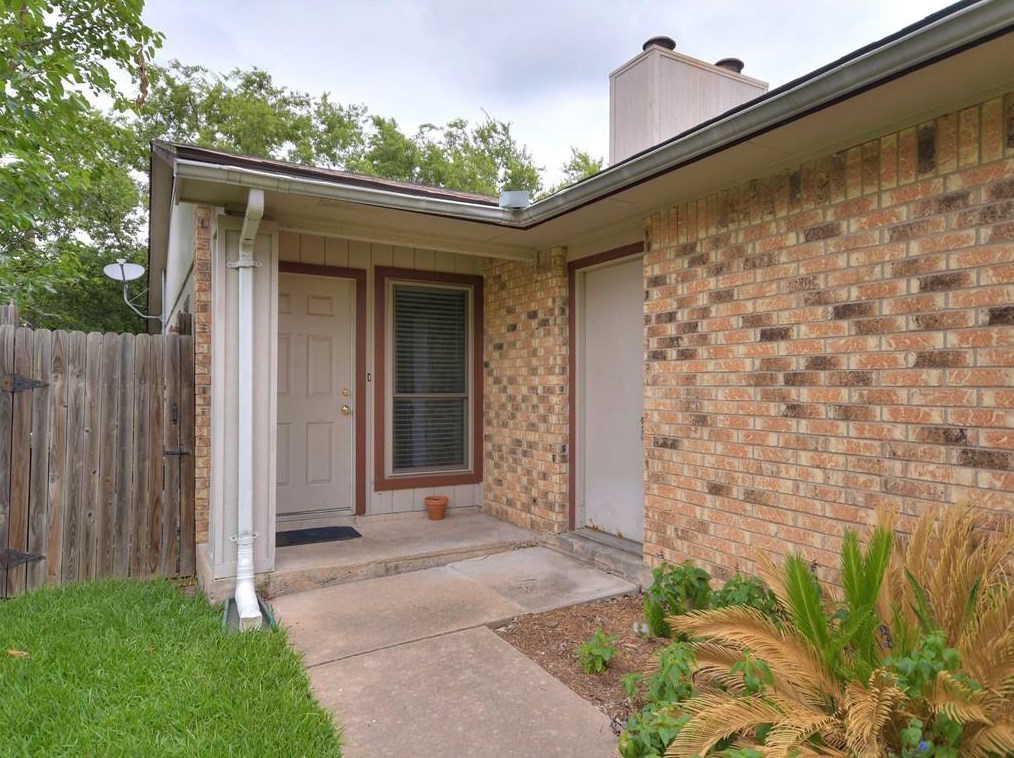 1712 Rawhide Loop, Round Rock TX  78681-6930 exterior