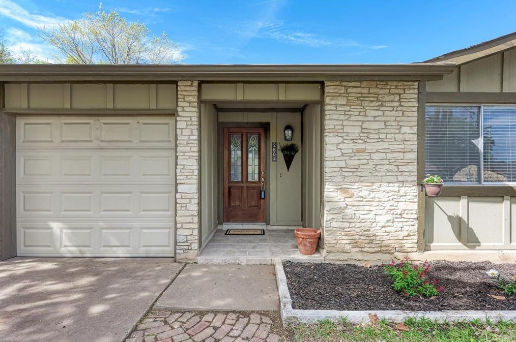 2804 Sissinghurst Dr, Austin TX  78745-4721 exterior