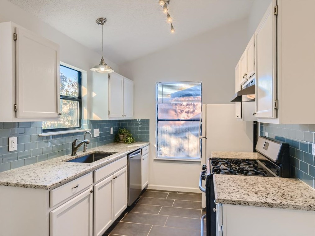 1013 Tensley Trl, Austin TX 78748-6489 exterior