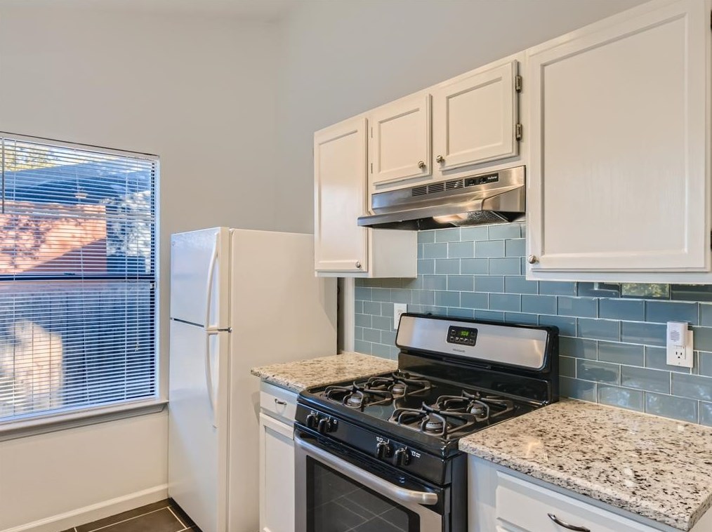 1013 Tensley Trl, Austin TX 78748-6489 exterior