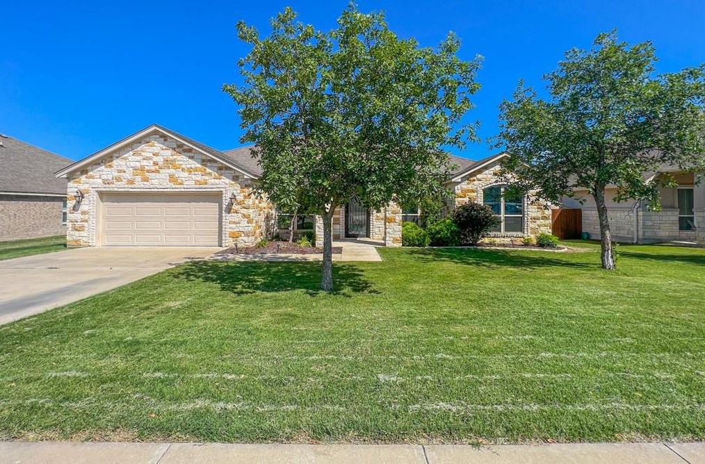 209 Derek Ln, Jarrell, TX 76537