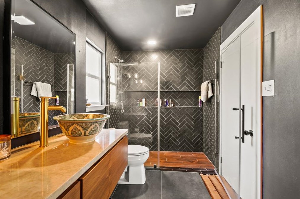 3007 Northeast Dr, Austin TX  78723-2727 exterior