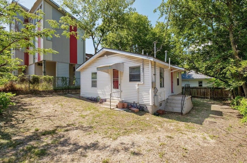 1906 9th St, Austin, TX 78702-3436