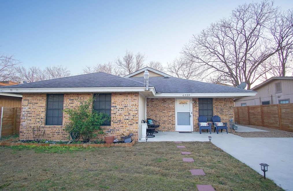 6203 Marigold Ter, Austin TX  78741-3432 exterior