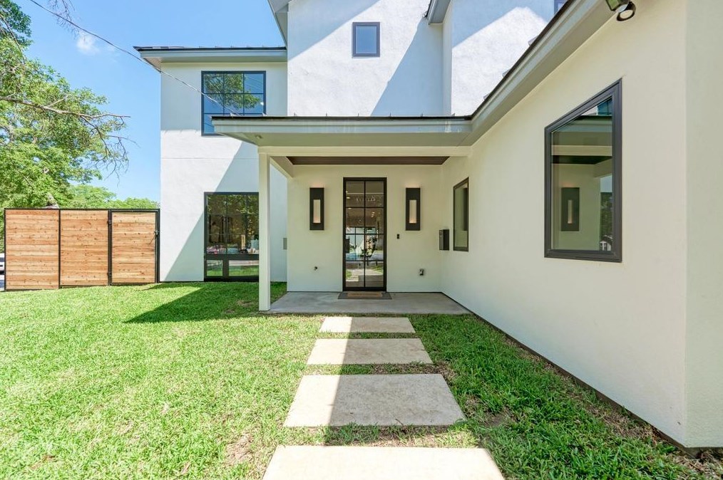 2404 Hancock Dr, Austin, TX 78756-2513