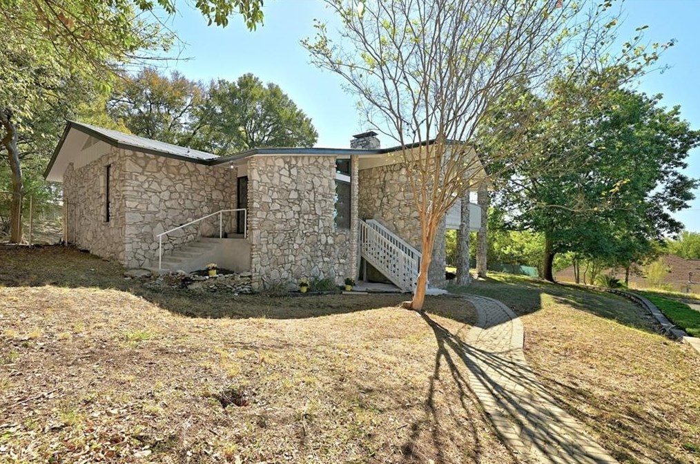 619 Larue Dr, San Marcos, TX 78666-2409