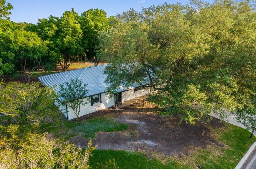 506 Sams St, Taylor, TX 76574-3003