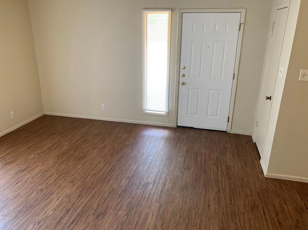 419 Live Oak St, Uhland, TX 78640