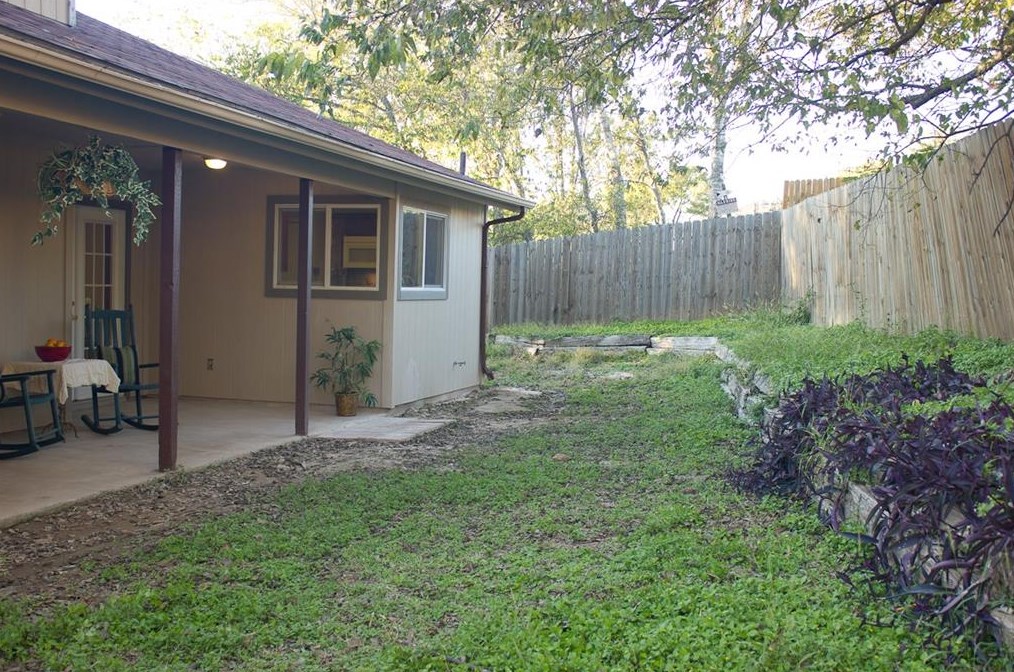 5802 Spring Meadow Rd, Austin TX  78744-3036 exterior