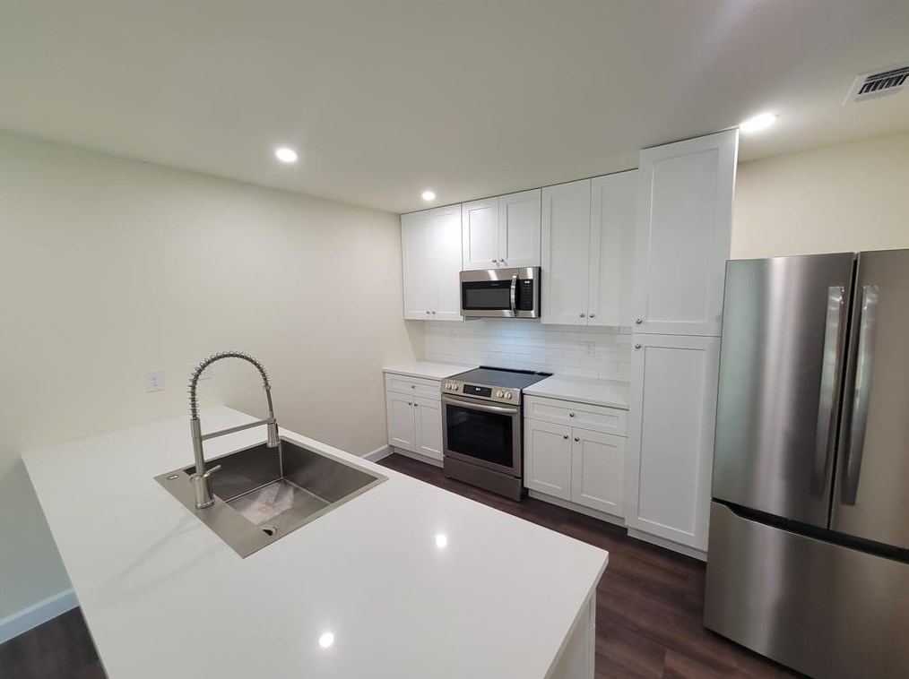 2711 Thrushwood Dr, Austin TX  78757-6946 exterior