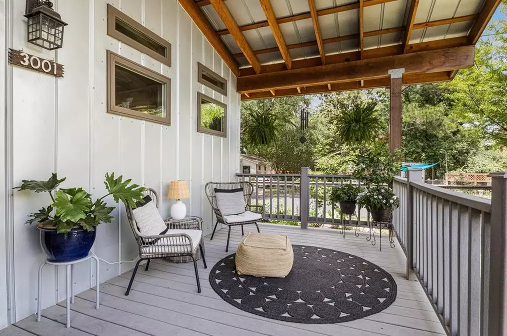 3001 Stokes Dr, Austin TX  78702-3027 exterior