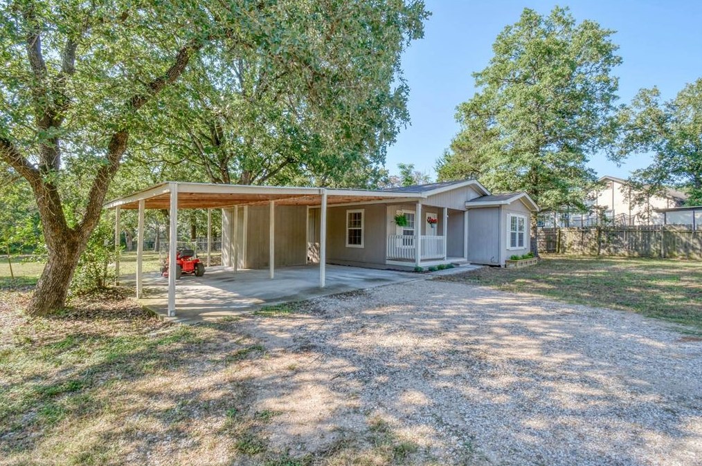 250 Flint Ridge St, Calvin, TX 78602-6754