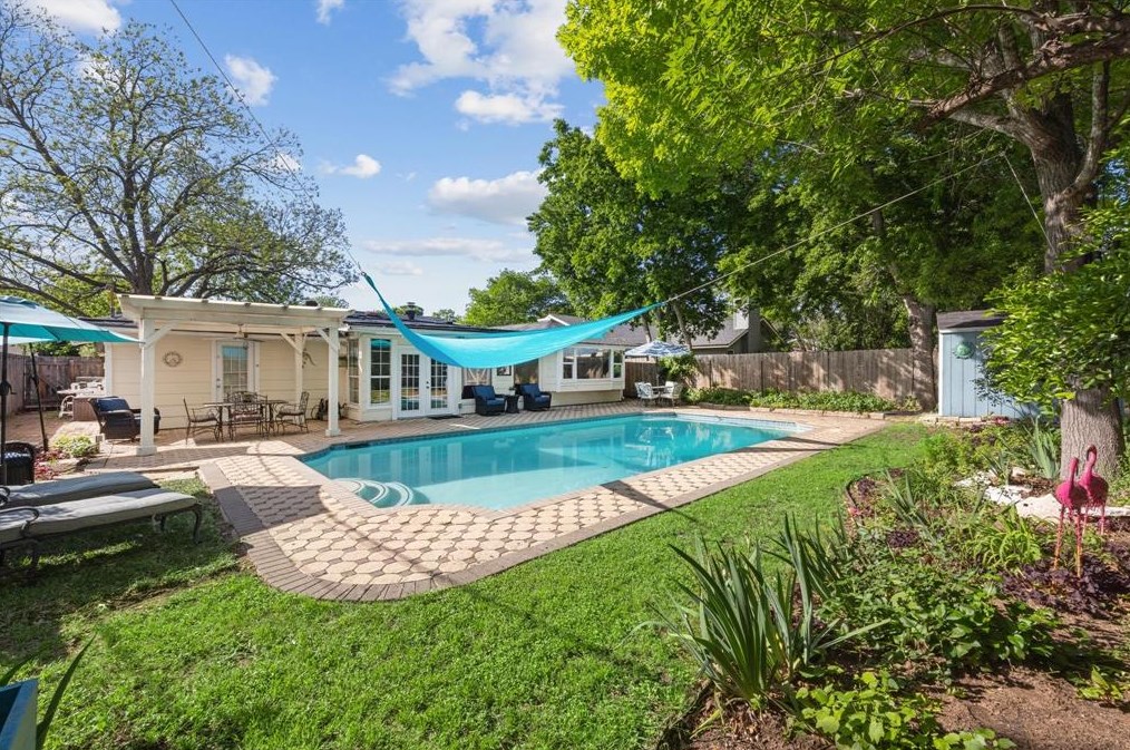 8015 Briarwood Ln, Austin, TX 78757-8111