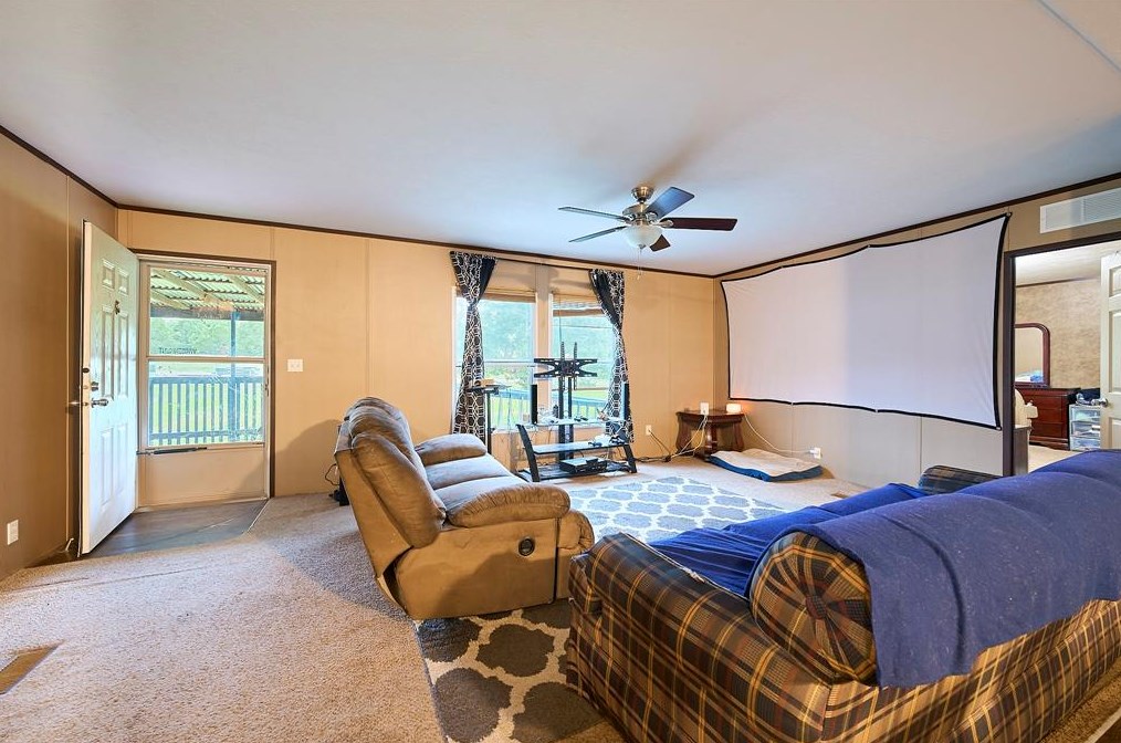 142 Hidden Oaks Loop, Webberville, TX 78621