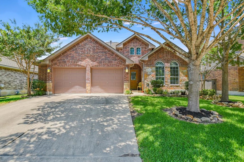 13721 Long Shadow Dr, Webberville, TX 78653-3882
