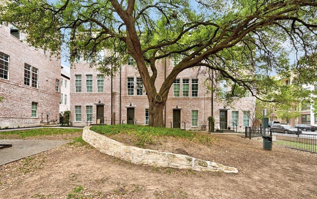 1301 Town Creek Dr #3, Austin, TX 78741