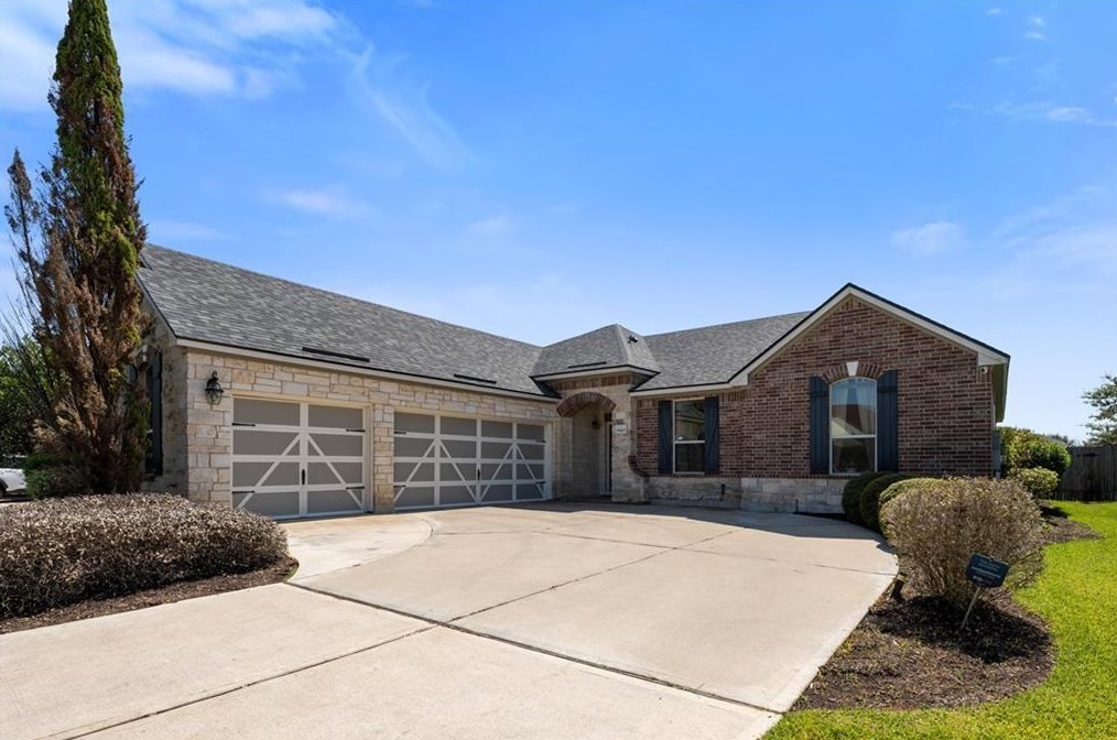 18425 Star Gazer Way, Pflugerville TX  78660-4945 exterior