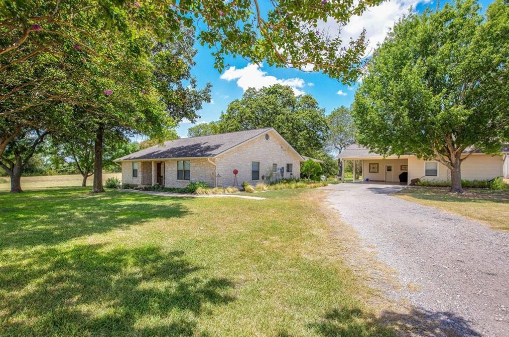 740 Old Sayers Rd, Webberville, TX 78621-5578