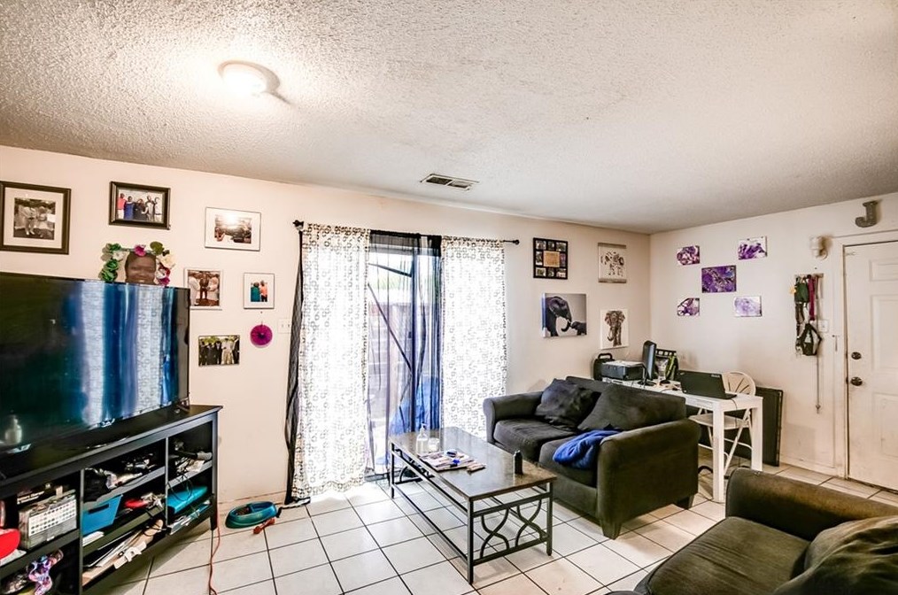 2215 Mission Hill Cir, Austin, TX 78741-7186