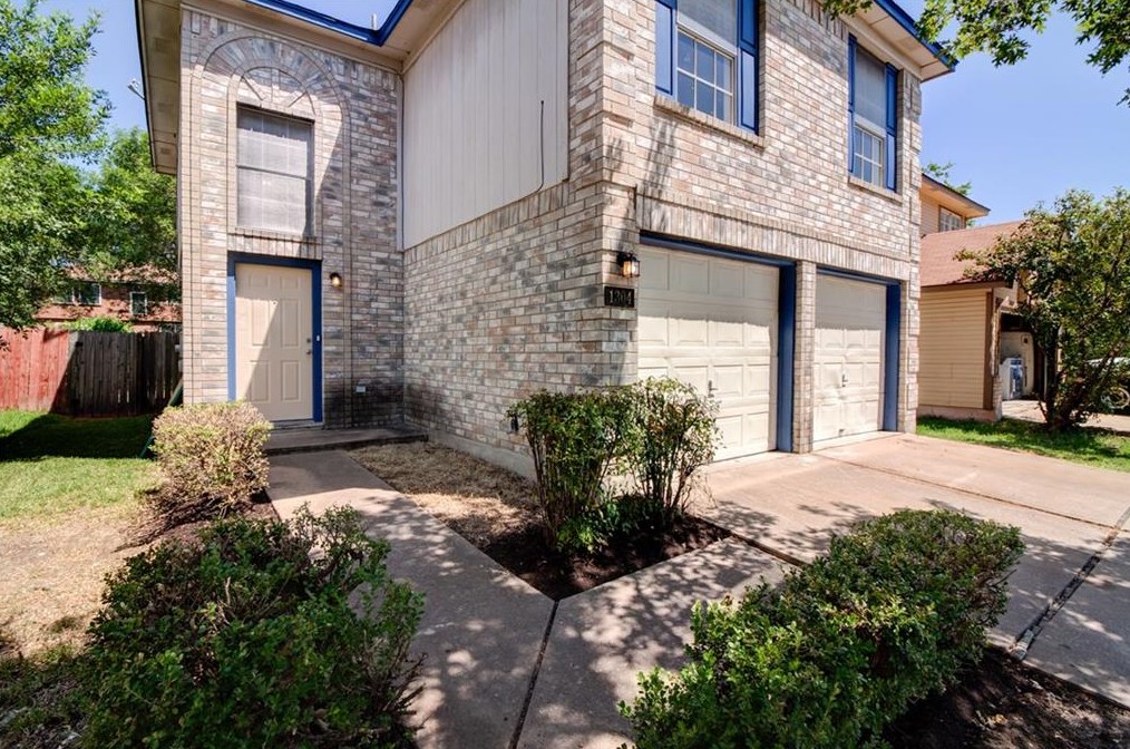 1304 Logan St, Round Rock, TX 78664-6863