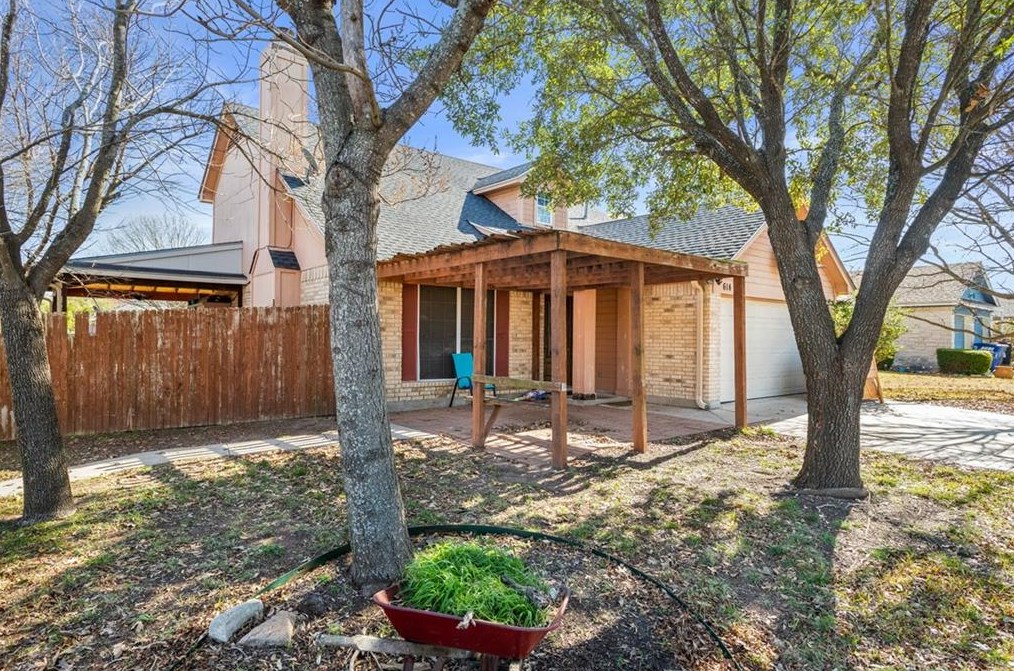 614 Maplecreek Dr, Leander, TX 78641-7928