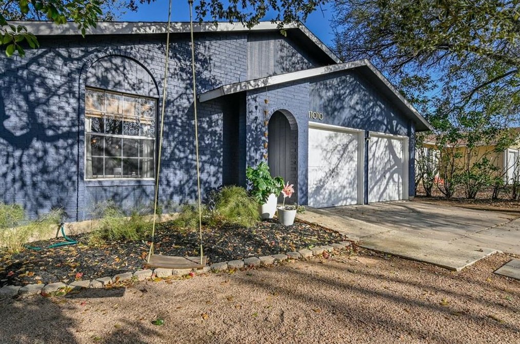 11010 Prairie Dove Cir, Austin TX  78758-4266 exterior